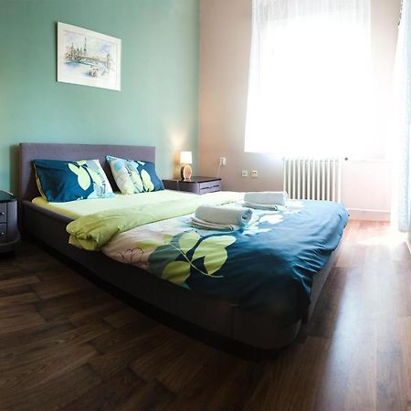 Universe Rooms & Apartments Skopje Bagian luar foto