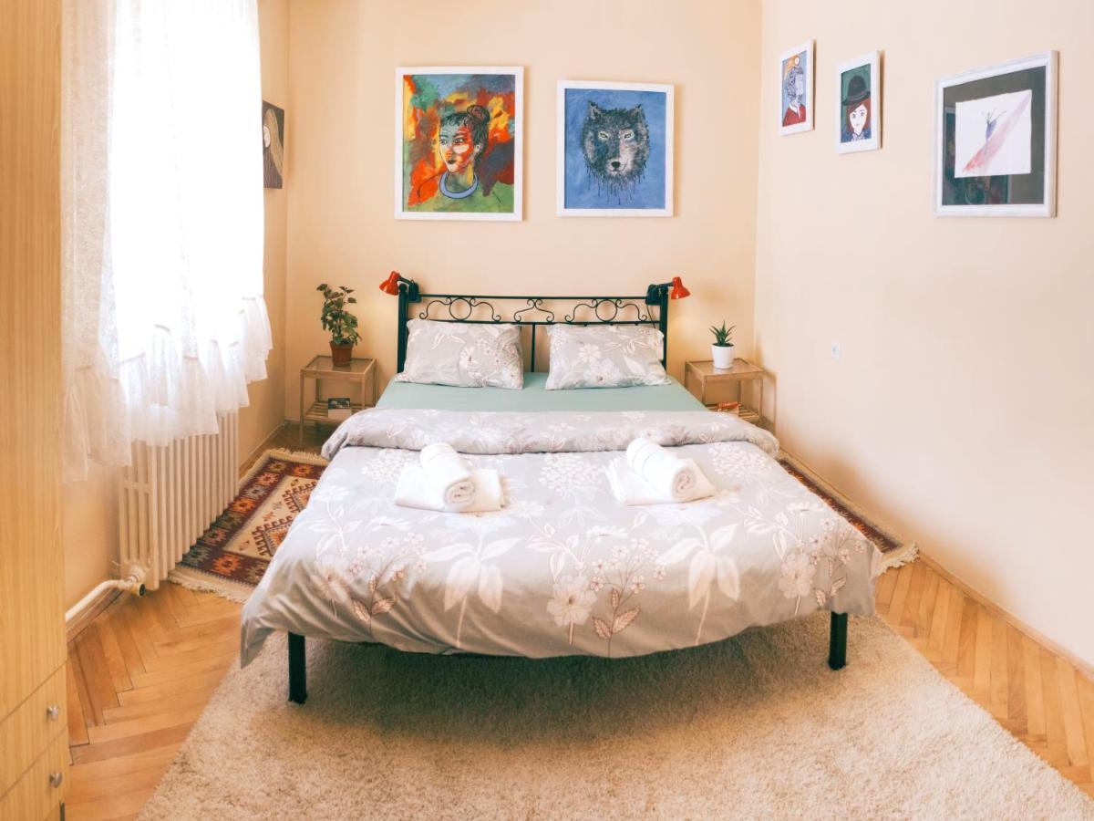 Universe Rooms & Apartments Skopje Bagian luar foto