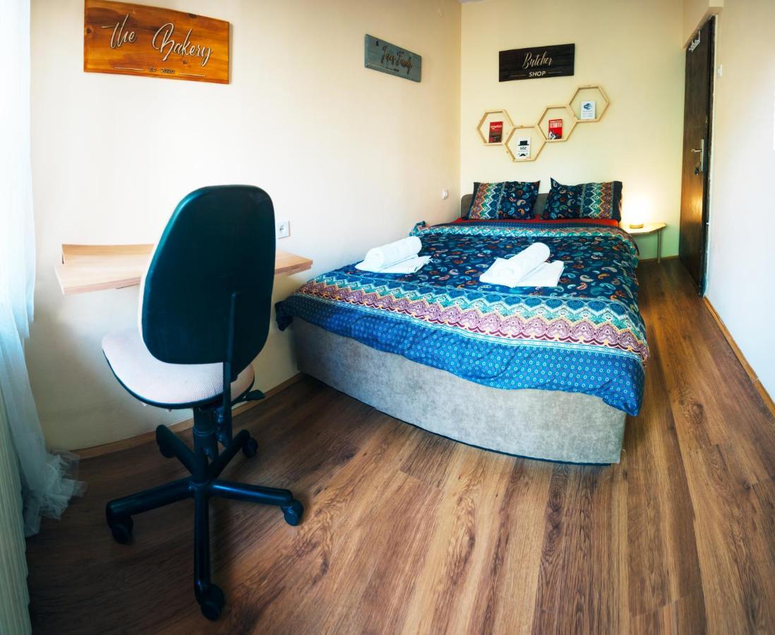 Universe Rooms & Apartments Skopje Bagian luar foto